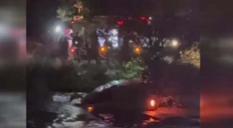 Heyelan otomobili dereye sürükledi! Anne öldü, 10 aylık çocuk aranıyor