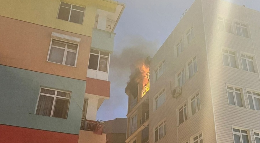 Mutfaktaki buzdolabı bomba gibi patladı