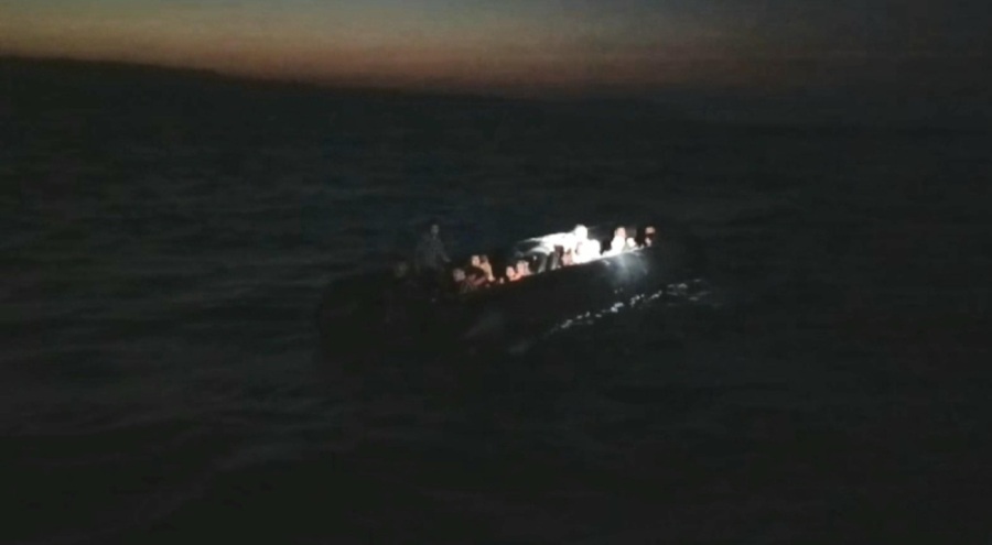 İzmir'de 88 kaçak göçmen yakalandı, 15 kaçak göçmen kurtarıldı