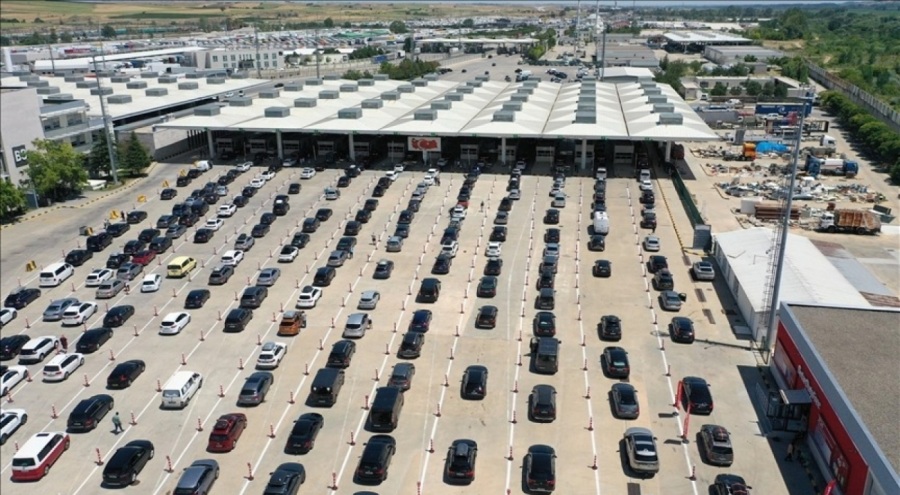 Kapıkule'de gurbetçi yoğunluğu yaşanıyor