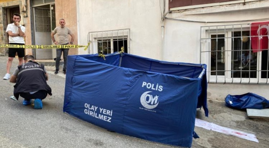 Bursa'da anten tamiri için çıktığı çatıdan düşerek yaşamını yitirdi