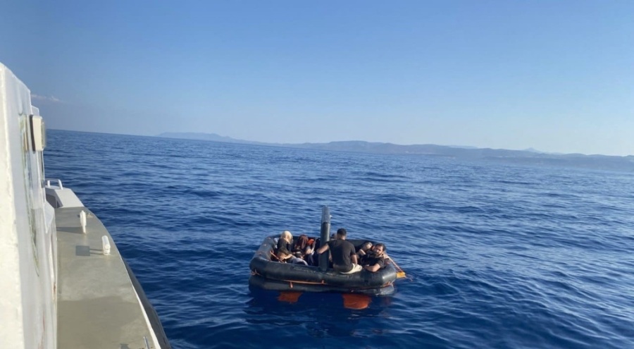 Ayvalık açıklarında 18 düzensiz göçmen kurtarıldı
