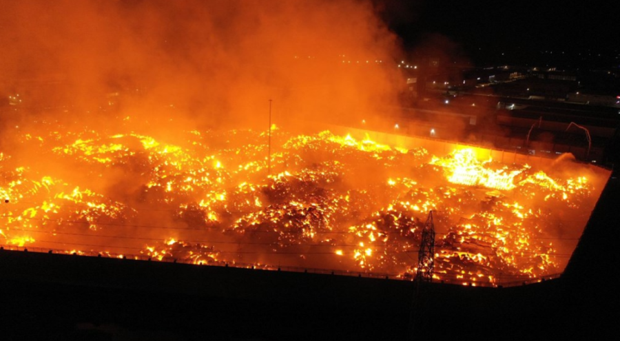 Söke kağıt fabrikasında yangın 4 gündür söndürülemiyor