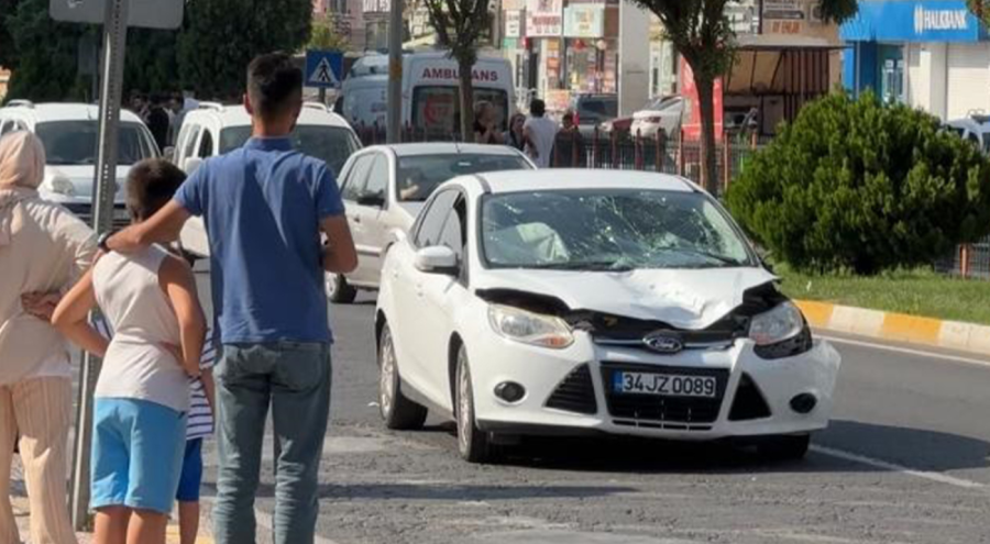 Yaya geçidinde otomobil çarpan 2 çocuk hayatını kaybetti