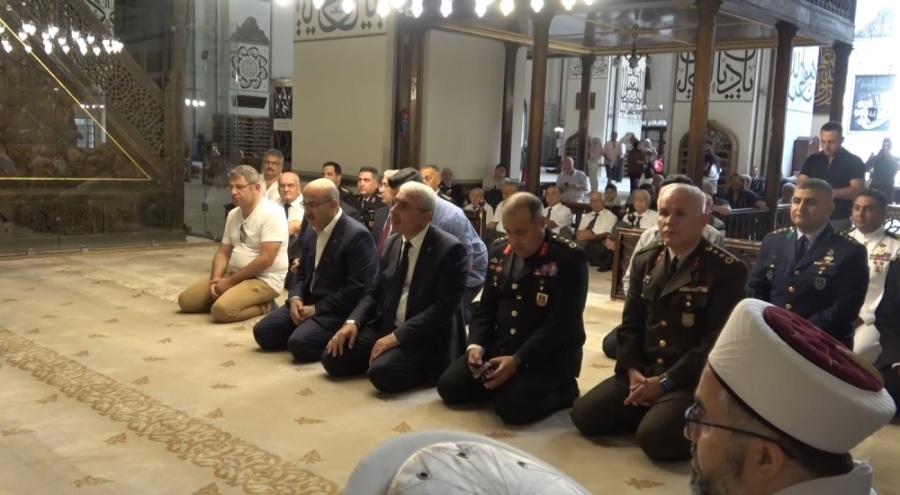 15 Temmuz Şehitleri için Bursa Ulucamii'de Kuran-ı Kerim okundu