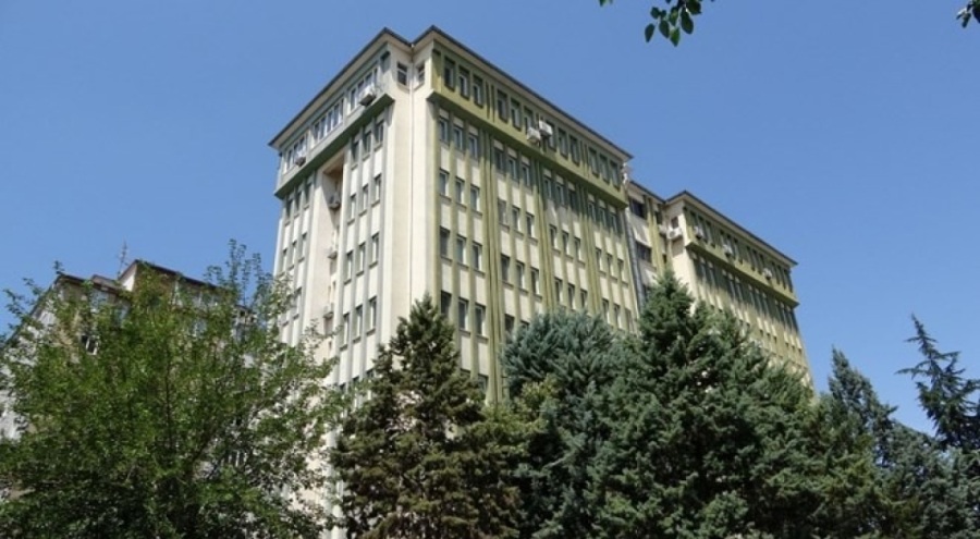 Depremde hasar gören öğretmen evi tahliye edildi