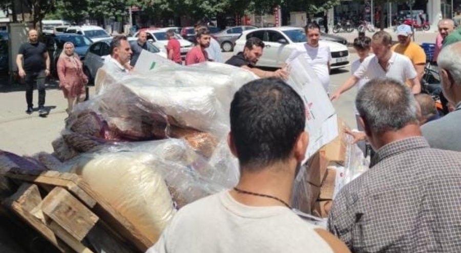 Bursa'da palet üzerinde bulunan gıda ürünlerinin işçinin üzerine devrildi!