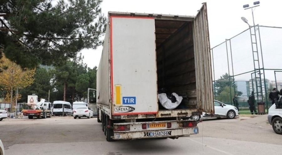 TIR dorsesinden 23 göçmen çıktı