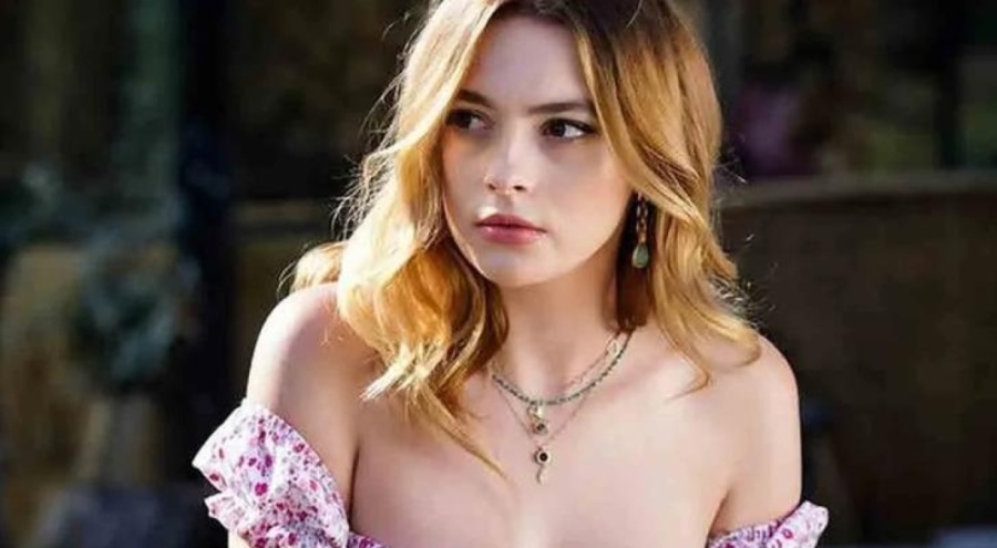Melis Sezen mavi bikinisiyle pozlar verdi