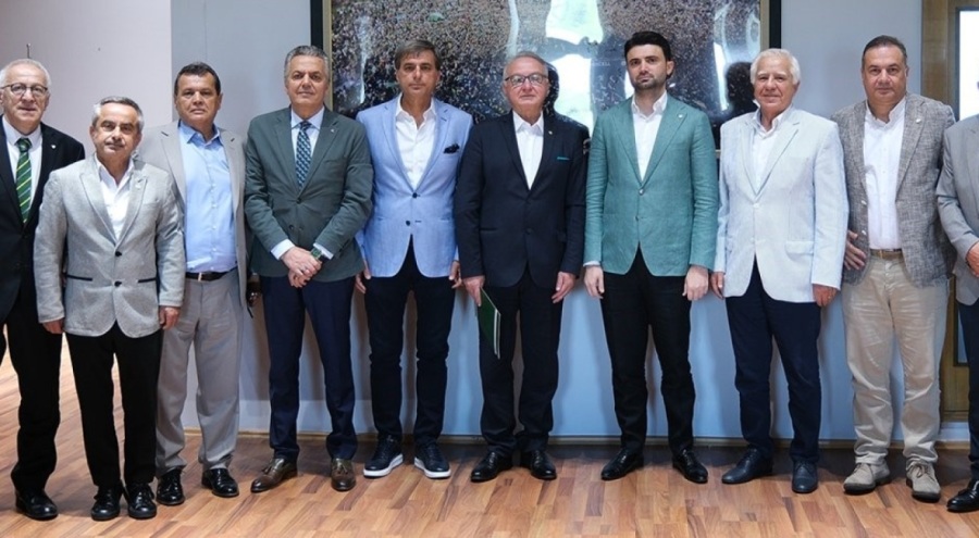 Bursaspor'un yeni Divan Kurulu Başkanı Gökhan Tuzlacıoğlu'ndan, kulübe ziyaret