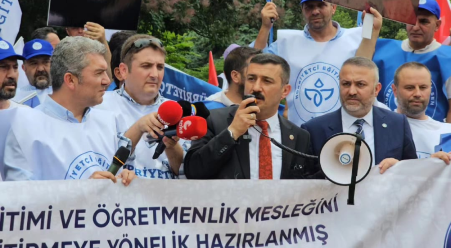 Bursa Milletvekili Türkoğlu: Öğretmen boyun eğmez! Öğretmen ders verir...