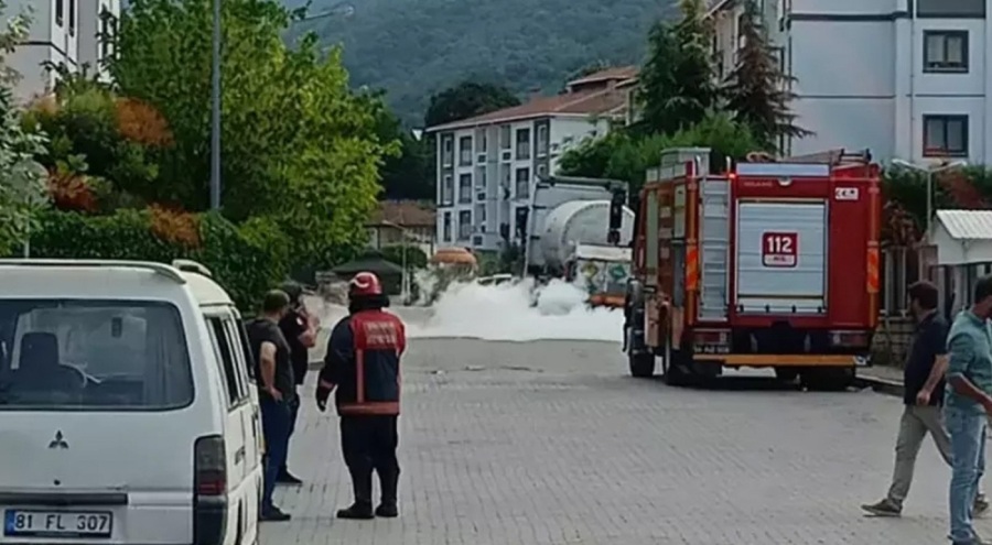 Korku dolu dakikalar! Oksijen yüklü tankerde sızıntı ekipleri harekete geçirdi