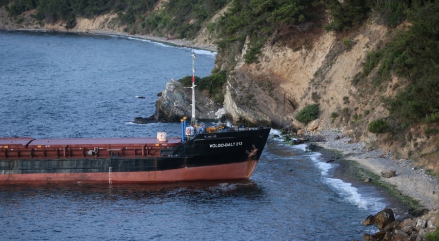 Mudanya'da karaya oturan gemi kurtarıldı