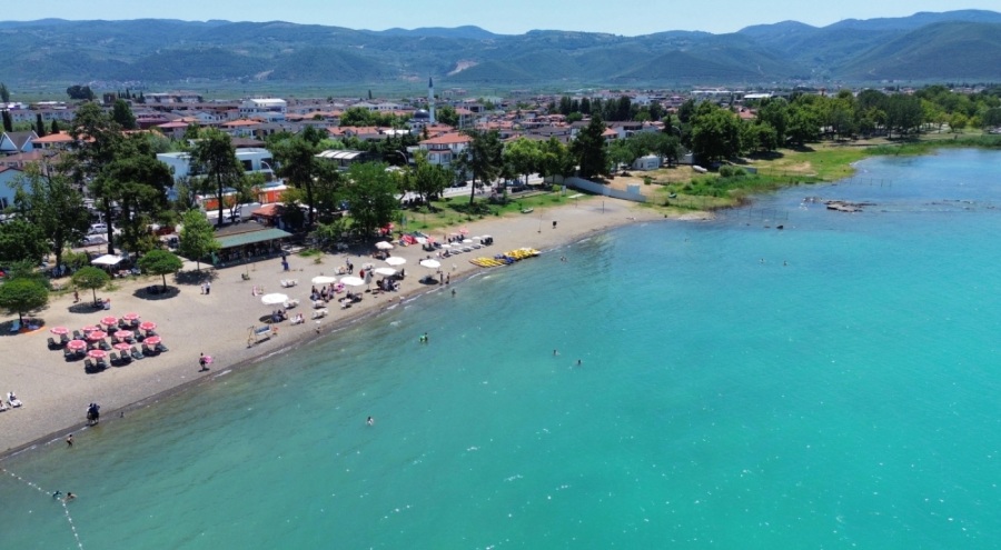 Bursa'da turkuaz renge bürünen İznik Gölü hayran bıraktı