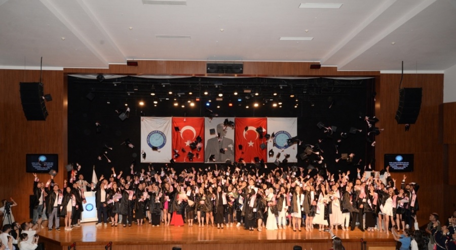 BUÜ'de mezun sayısı 300 bini geçti