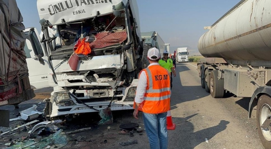 7 araç birbirine girdi: Ölü ve yaralılar var