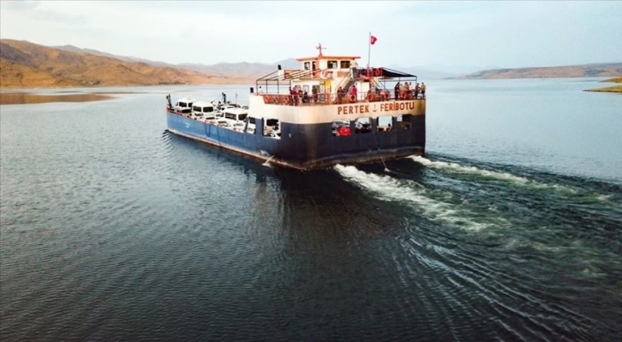 Aşırı rüzgar nedeniyle feribot seferleri iptal edildi!