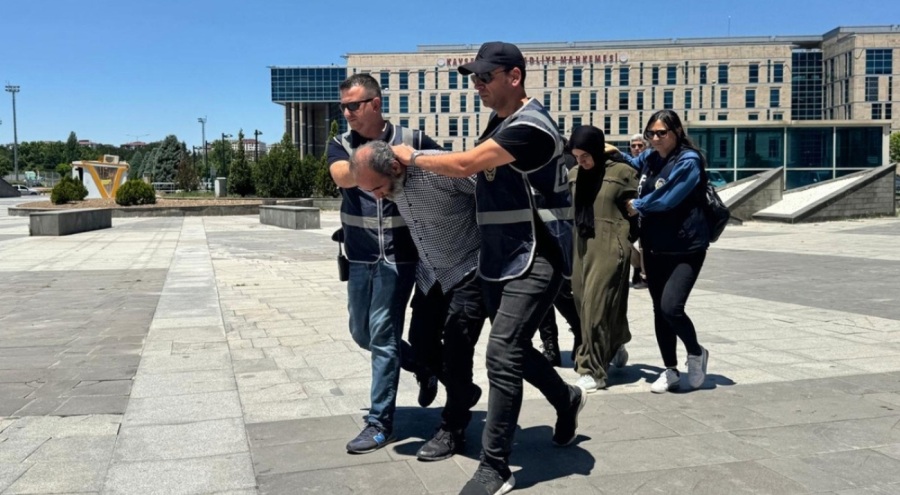 Atatürk Anıtı'na baltalı saldırıda: İki kişiye 3 yıla kadar hapis istemi