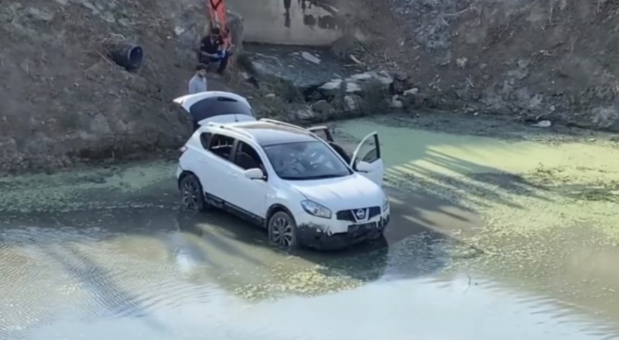 Bursa'da otomobil dereye uçtu