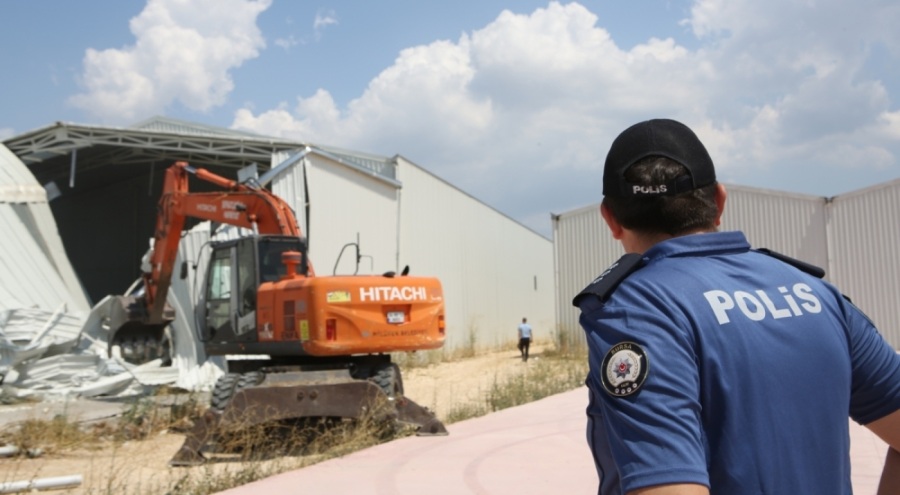Nilüfer'de kaçak yapılar yıkılıyor
