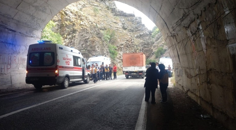 Tunceli'de tünelde feci kaza: 8 yaralı