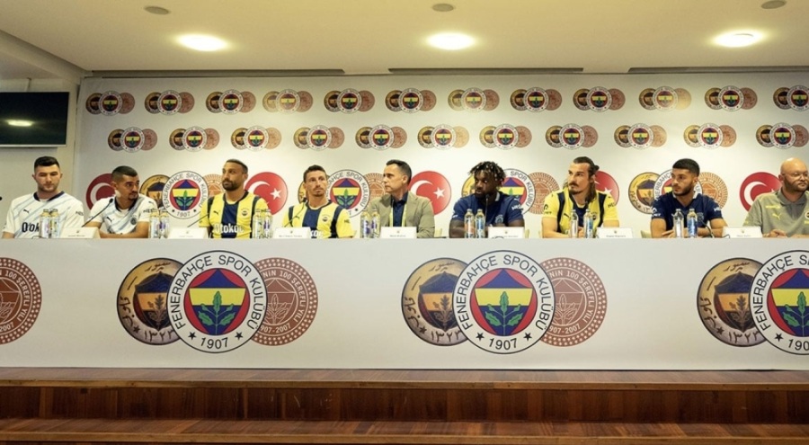 Fenerbahçe'de 7 futbolcu için imza töreni
