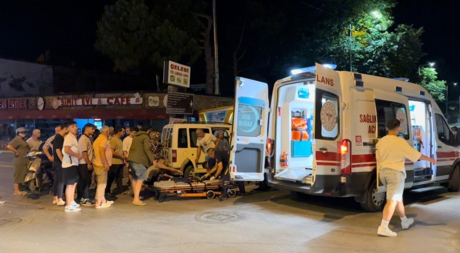 Bursa'da otomobille çarpışan motosikletteki kurye yaralandı