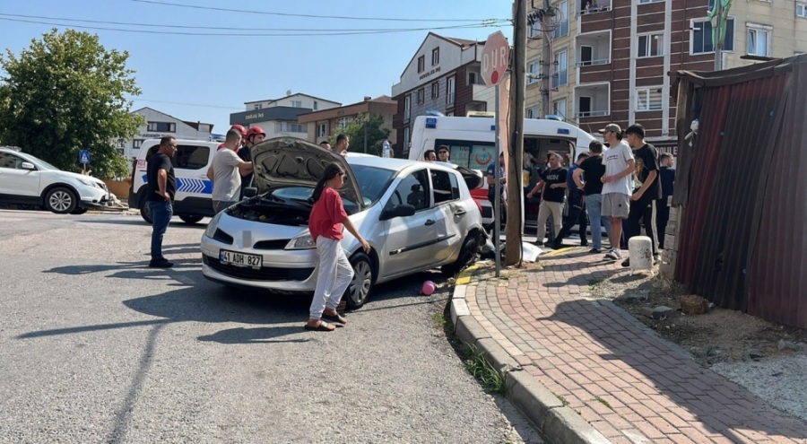 Kocaeli'de garip kaza! İkisi yaya 4 kişi yaralandı