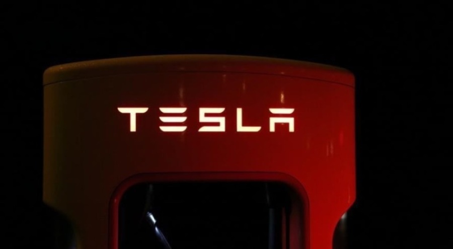 Tesla bazı üretim hatlarını durdurdu