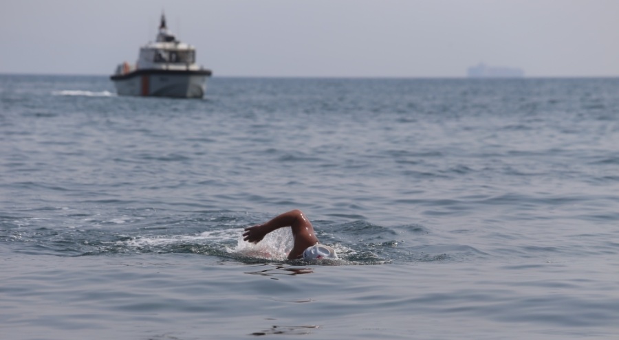 Armutlu'dan Mudanya'ya 12 kilometre yüzdüler...
