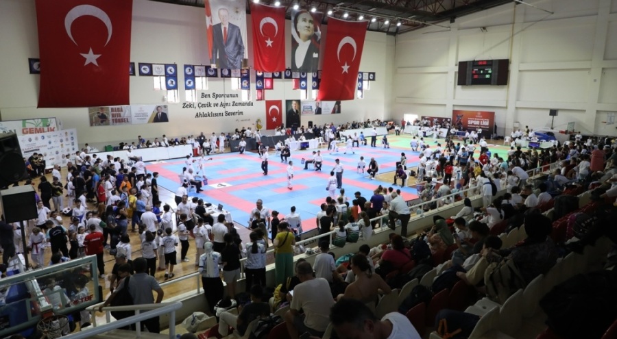 5. Uluslararası Gemlik Karate Turnuvası'nda açılış seremonisi düzenlendi