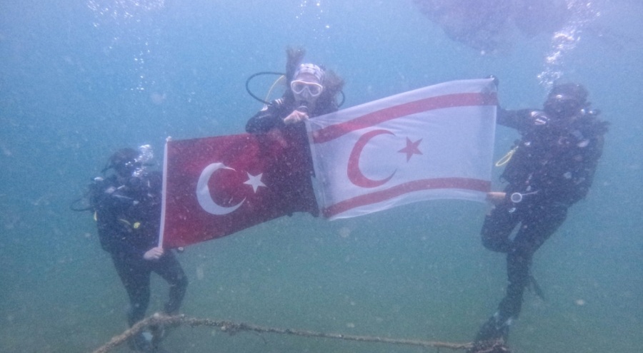 Bursa'da Kıbrıs Barış Harekatı'nın 50. yıl dönümünü su altında kutladı