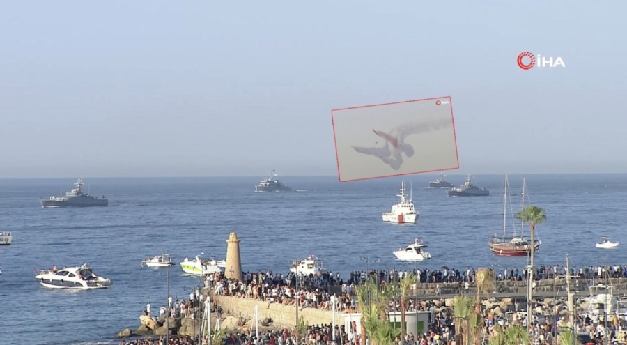 Kıbrıs Barış Harekatı'nın 50'nci yılında 50 gemiyle geçit töreni