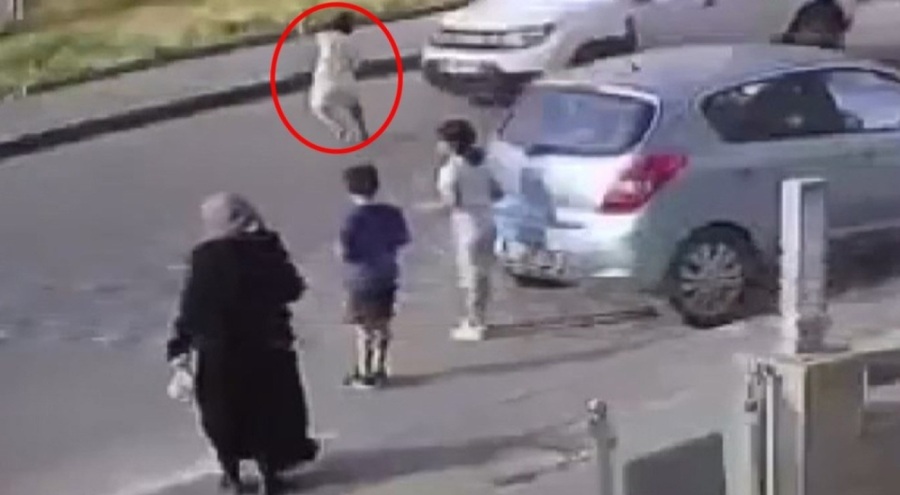 Ankara'da çocuk yola aniden fırladı araba çarptı!