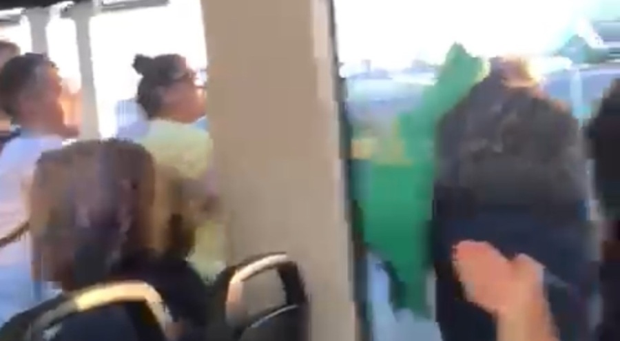Bursa'da metroda yer verme kavgası!