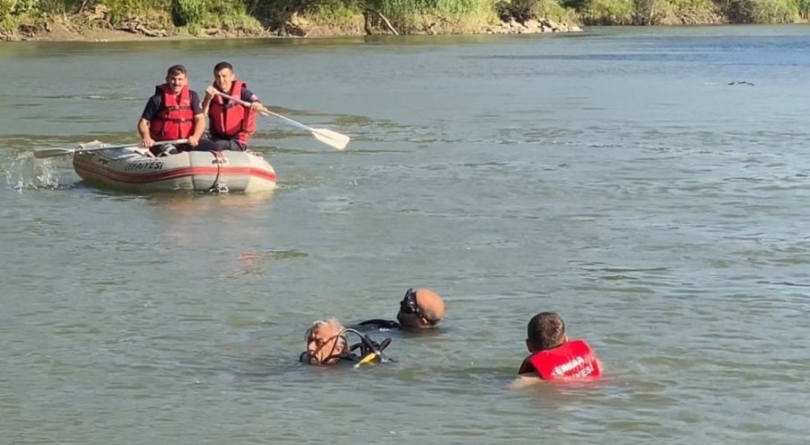 Serinlemek için girdiği ırmakta kayboldu