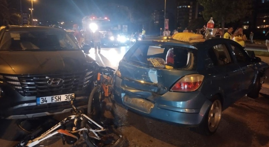 Kontrolden çıkıp park halindeki araçlara çarptı