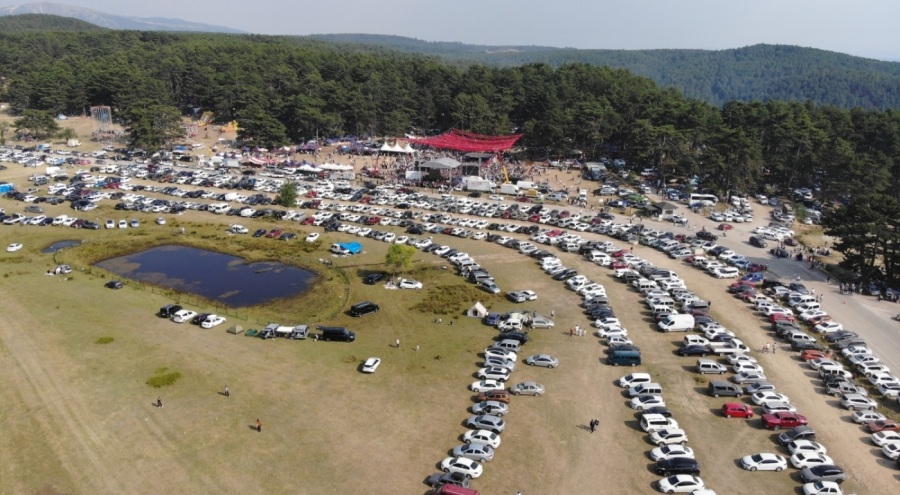 Bursa'da binlerce Karadenizli Kocayayla'da horon oynadı