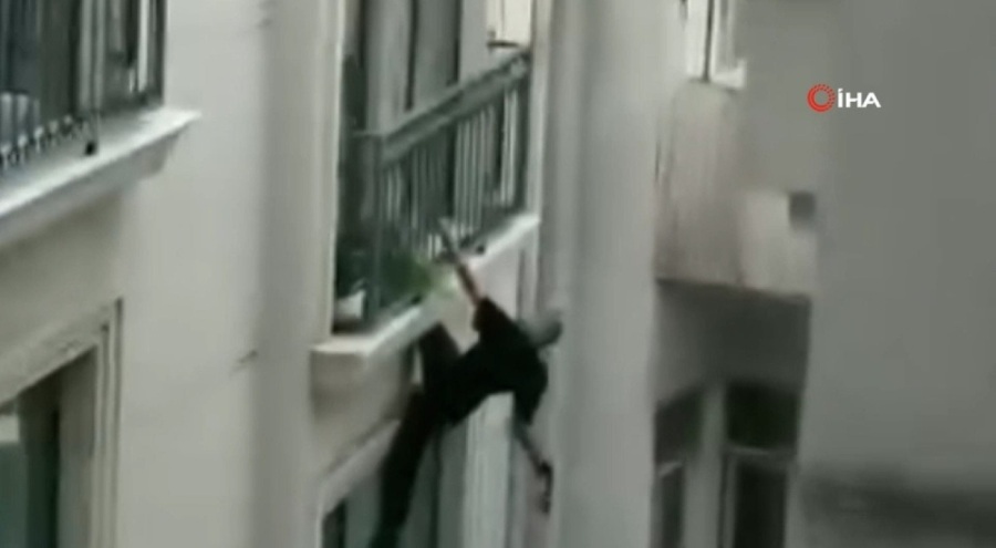 Şaşkına çeviren hırsızlık! Örümcek adam gibi tırmandı, kayıplara karıştı