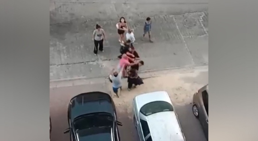 Tartıştığı çocuğu darbetti