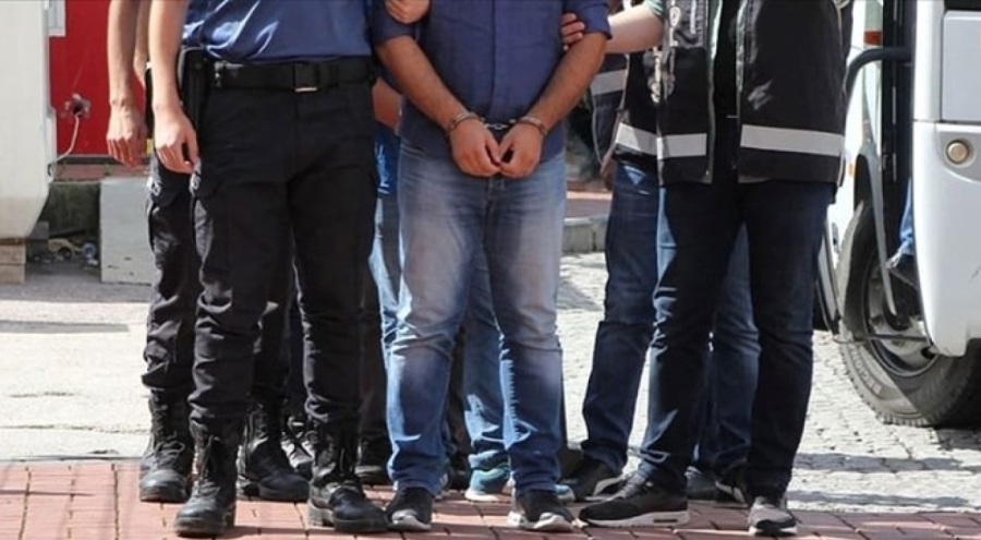 FETÖ'ye kıskaç operasyonu! 73 kişi yakalandı