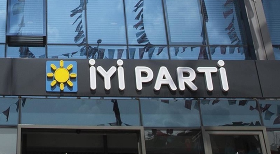 İYİ Parti'de üst düzey istifa!