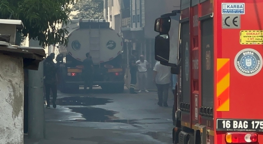 Bursa'da yaşlı kadın yangından son anda kurtarıldı