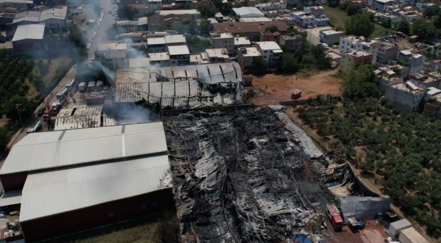 Bursa'da yanan fabrikalar havadan dron ile görüntülendi
