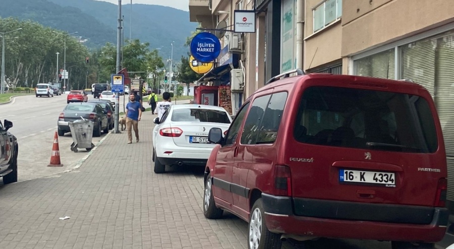 Bursa'da kaldırımlar işgal altında!