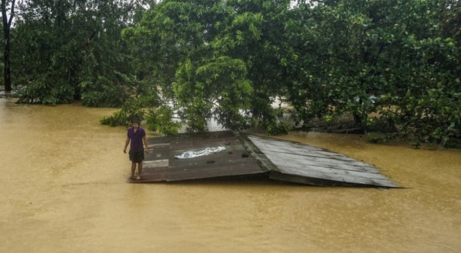 Filipinler'i tropikal kasırga vurdu
