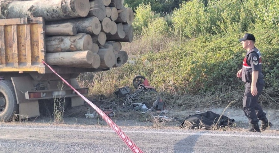 Kamyonun çarptığı elektrikli bisikletli kadın öldü