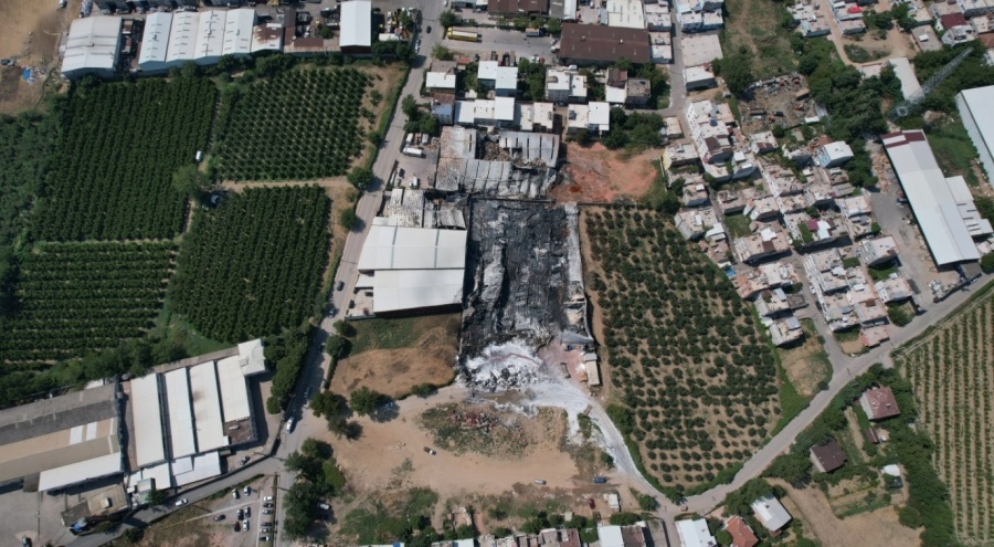 Bursa'da hurdalar milyonluk fabrikaları küle çevirdi