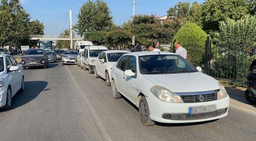 Adıyaman'da bir araç yayaya yol verdi