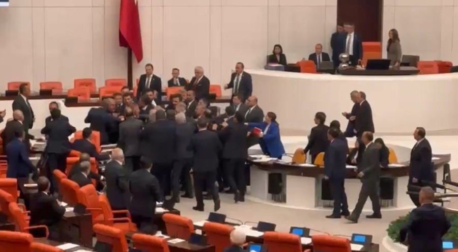 Meclis'te gergin anlar!
